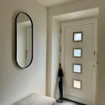 Modern Comfort In The Heart Of Old Town Apartment *