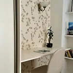 Modern Comfort In The Heart Of Old Town *