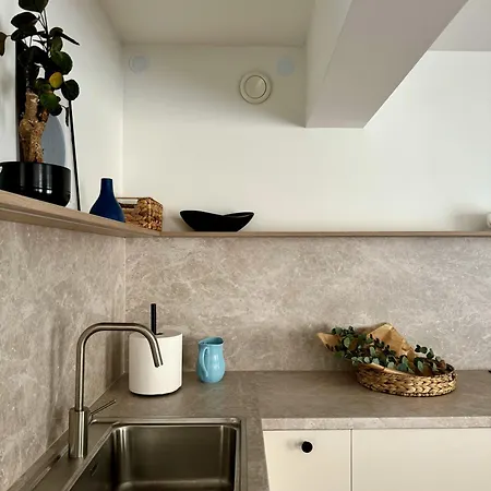 Modern Comfort In The Heart Of Old Town *