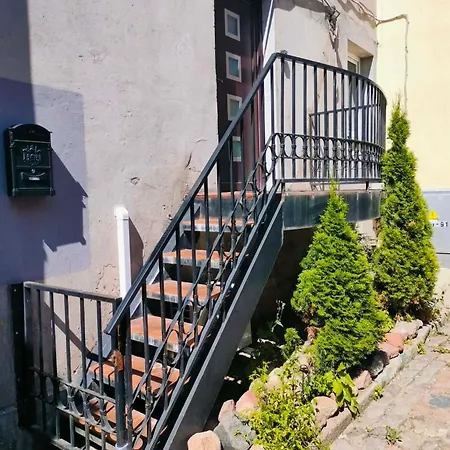 Modern Comfort In The Heart Of Old Town Butas
