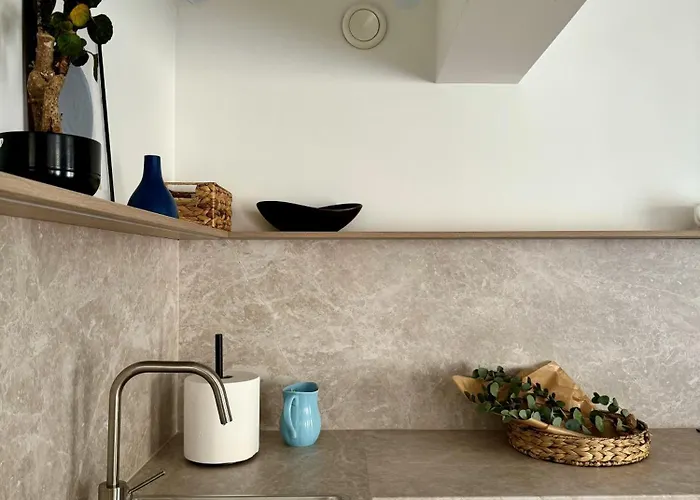 Modern Comfort In The Heart Of Old Town *